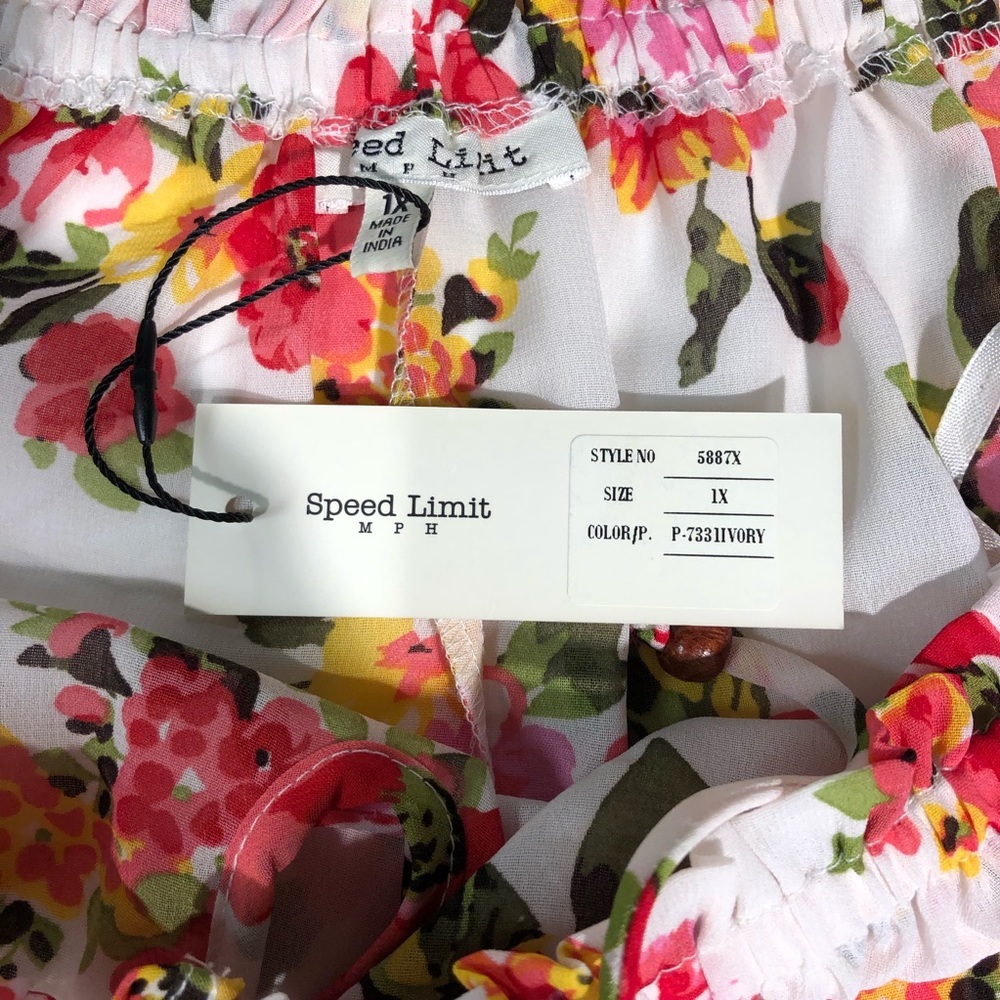 Women NWT Speed Limit, floral blouse , size 1X - Picture 7 of 7